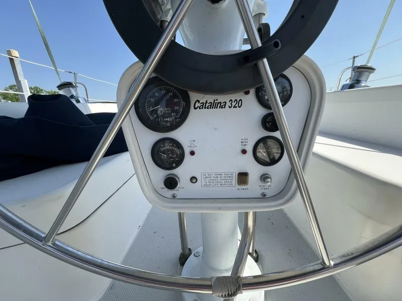 Slide: The Image of Catalina 320 1994 - 7510940