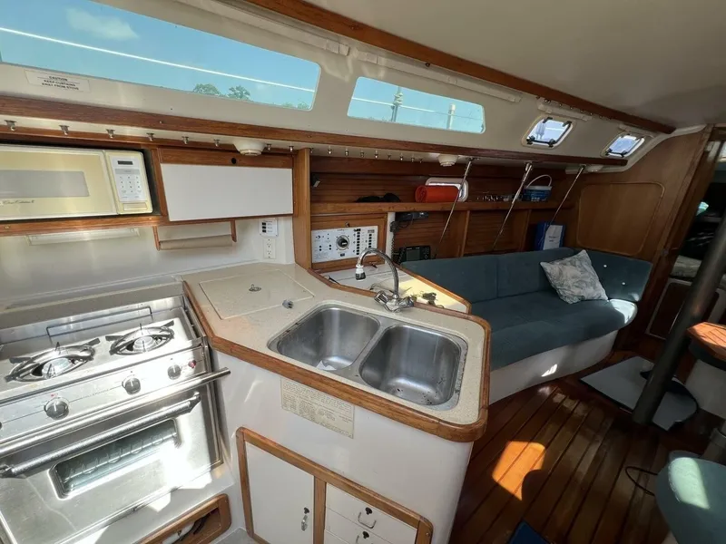 Slide: The Image of Catalina 320 1994 - 7510954