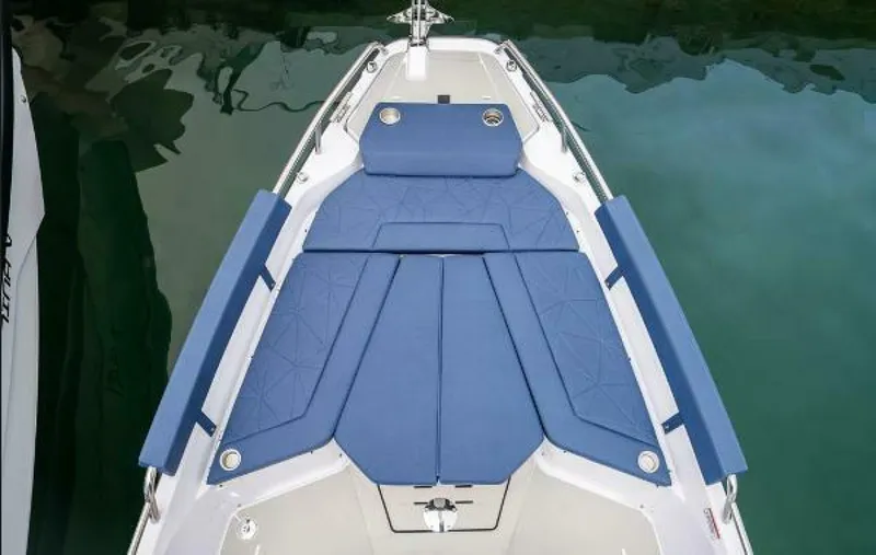Slide: The Image of Axopar XC Cross Cabin 2025 - 5142595