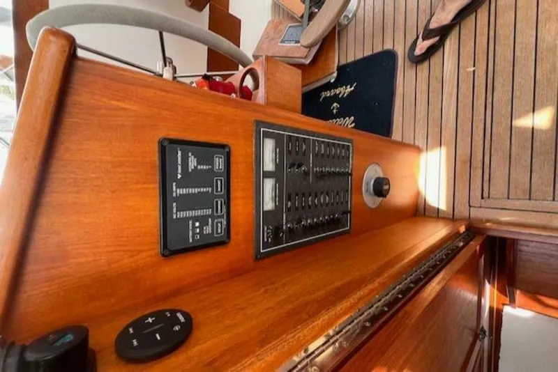 Slide: The Image of Duffy Pilots Point 31 Downeast Express 1999 - 5146530