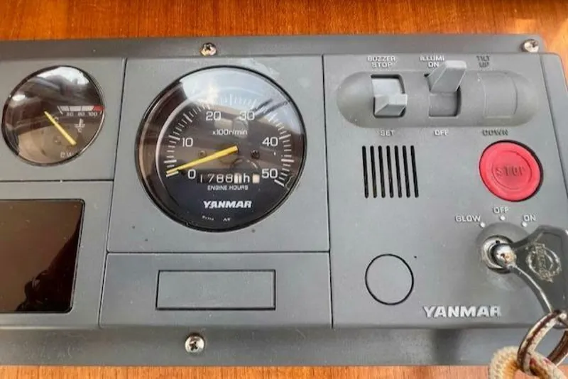 Slide: The Image of Duffy Pilots Point 31 Downeast Express 1999 - 5146531