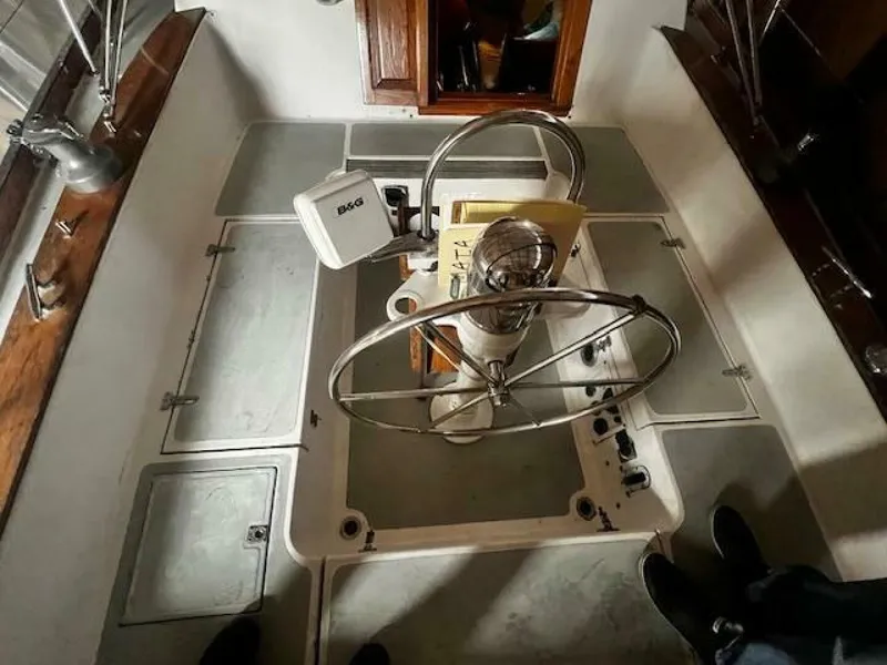 Slide: The Image of Gulfstar 37 Sloop 1979 - 5145469