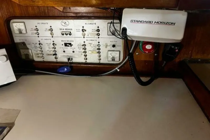 Slide: The Image of Gulfstar 37 Sloop 1979 - 5145468