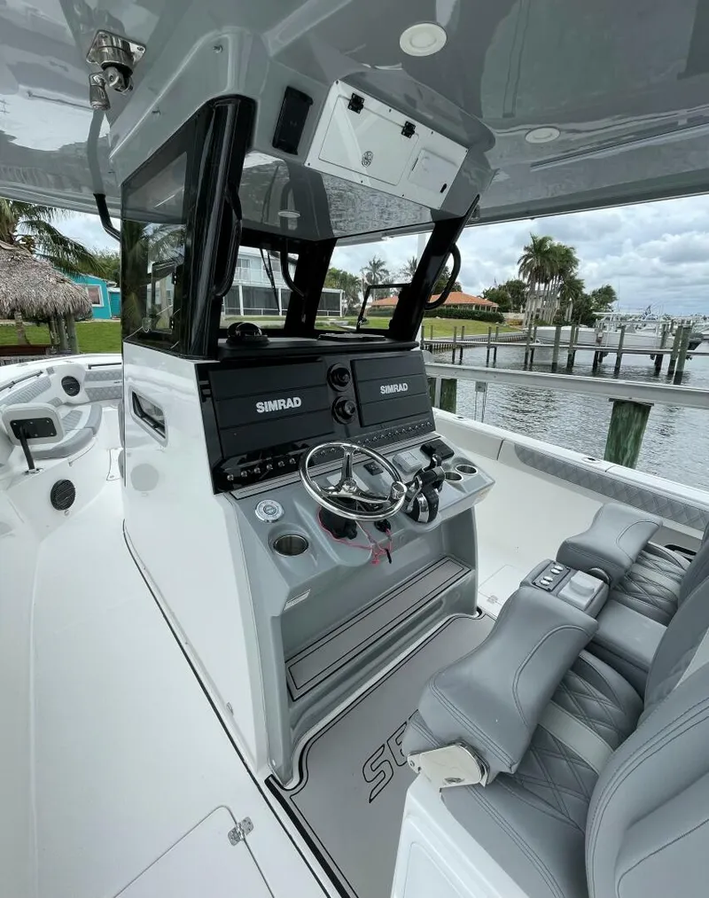 Slide: The Image of Sea Pro 320 DLX 2023- Helm 2023 Sea Pro 320 DLX  - 5143347
