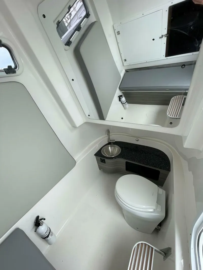 Slide: The Image of Sea Pro 320 DLX 2023- Head 2023 Sea Pro 320 DLX  - 5143360