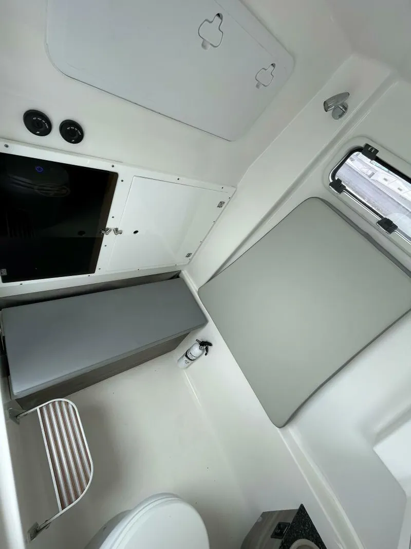 Slide: The Image of Sea Pro 320 DLX 2023- Head 2023 Sea Pro 320 DLX  - 5143361