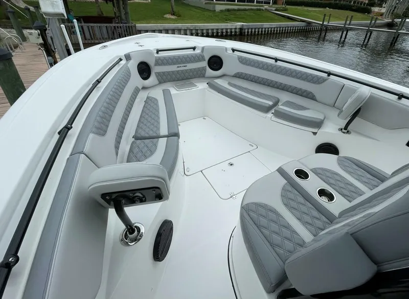 Slide: The Image of Sea Pro 320 DLX 2023- Bow 2023 Sea Pro 320 DLX  - 5143341