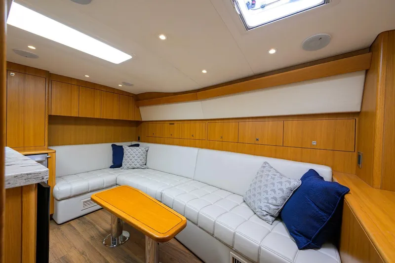 Slide: The Image of Salon 2015 Hatteras 45 Express Sola Mia - 5143823