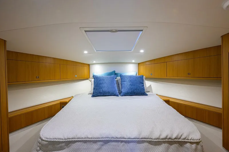 Slide: The Image of Stateroom 2015 Hatteras 45 Express Sola Mia - 5143827