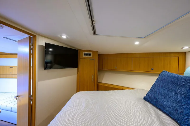 Slide: The Image of Stateroom 2015 Hatteras 45 Express Sola Mia - 5143828