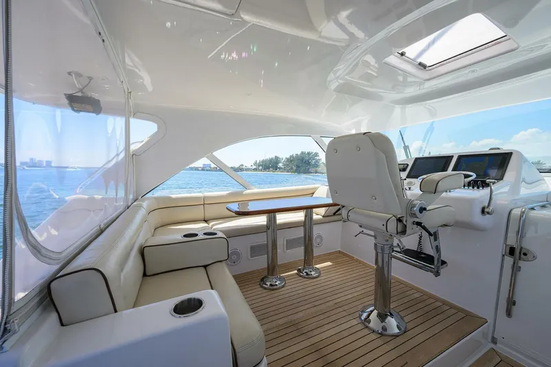 Slide: The Image of Helm Deck 2015 Hatteras 45 Express Sola Mia - 5143833