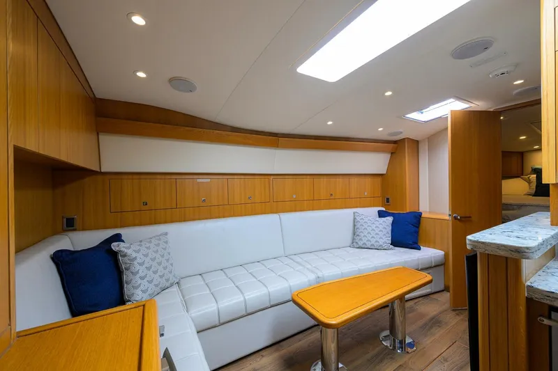 Slide: The Image of Salon 2015 Hatteras 45 Express Sola Mia - 5143822