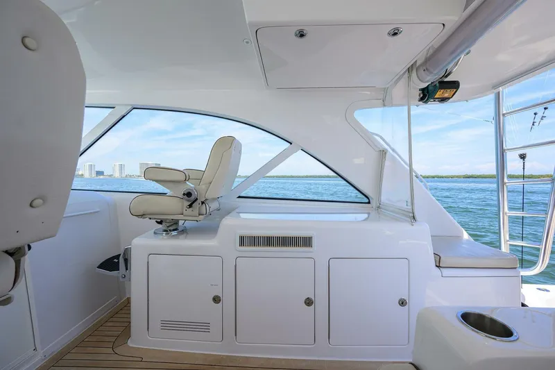 Slide: The Image of Helm Deck 2015 Hatteras 45 Express Sola Mia - 5143836
