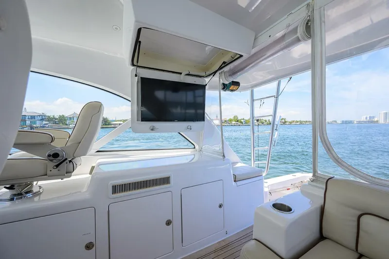 Slide: The Image of Helm Deck 2015 Hatteras 45 Express Sola Mia - 5143837