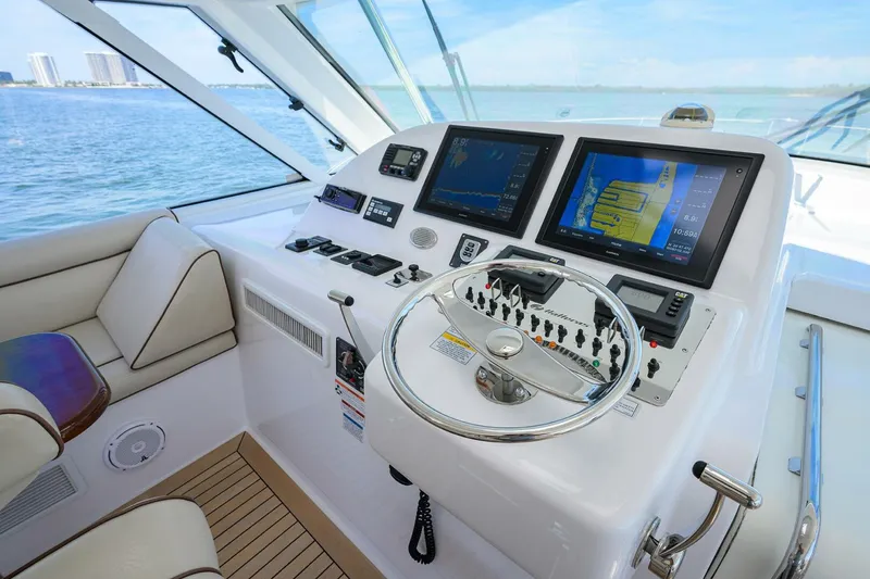 Slide: The Image of Helm Deck 2015 Hatteras 45 Express Sola Mia - 5143840
