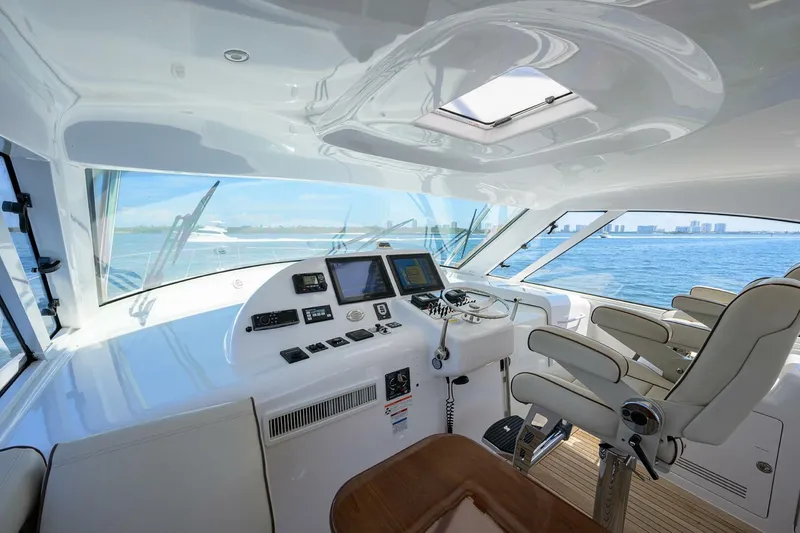 Slide: The Image of Helm Deck 2015 Hatteras 45 Express Sola Mia - 5143843