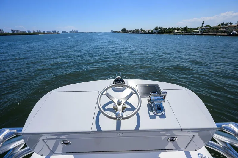 Slide: The Image of Tower 2015 Hatteras 45 Express Sola Mia - 5143895