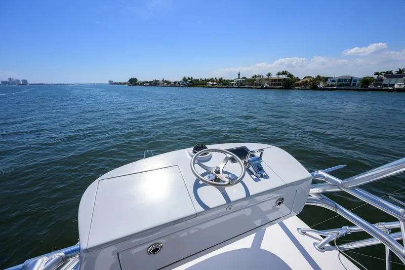 Slide: The Image of Tower 2015 Hatteras 45 Express Sola Mia - 5143894