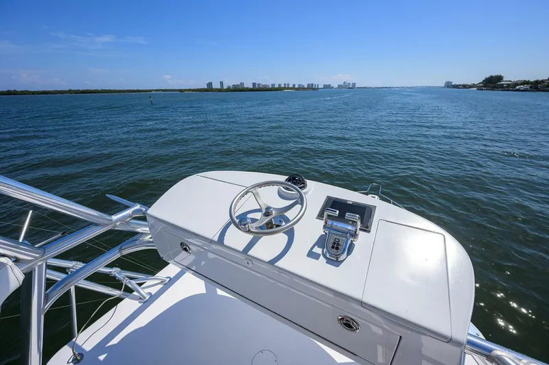 Slide: The Image of Tower 2015 Hatteras 45 Express Sola Mia - 5143896