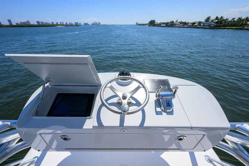 Slide: The Image of Tower 2015 Hatteras 45 Express Sola Mia - 5143898