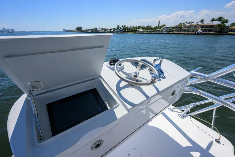 Slide: The Image of Tower 2015 Hatteras 45 Express Sola Mia - 5143897