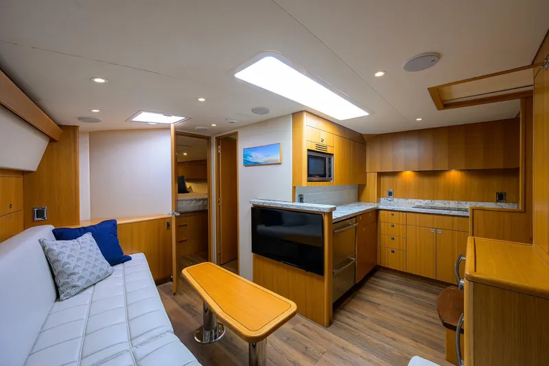 Slide: The Image of Salon 2015 Hatteras 45 Express Sola Mia - 5143824