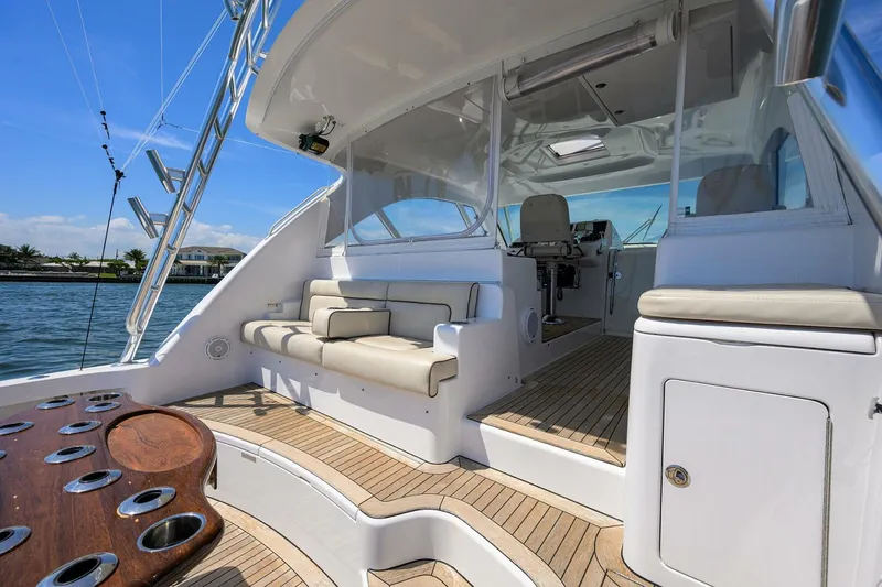 Slide: The Image of Cockpit 2015 Hatteras 45 Express Sola Mia - 5143876