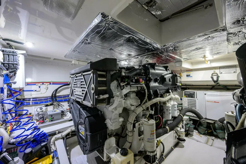 Slide: The Image of Engine Room 2015 Hatteras 45 Express Sola Mia - 5143881