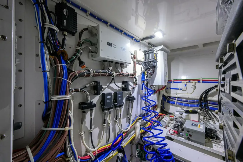 Slide: The Image of Engine Room 2015 Hatteras 45 Express Sola Mia - 5143882