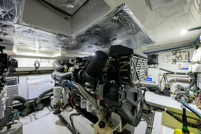 Slide: The Image of Engine Room 2015 Hatteras 45 Express Sola Mia - 5143884