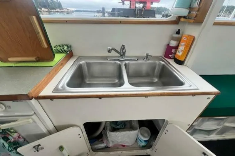 Slide: The Image of Repco Buxton Downeast Hardtop Cruiser 1972 - 5147101