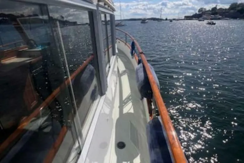 Slide: The Image of Grand Banks 32 Flybridge Trawler (Hull#683) 1980 - 5147572