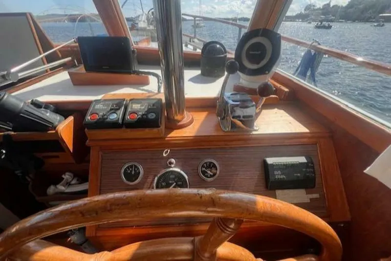 Slide: The Image of Grand Banks 32 Flybridge Trawler (Hull#683) 1980 - 5147594