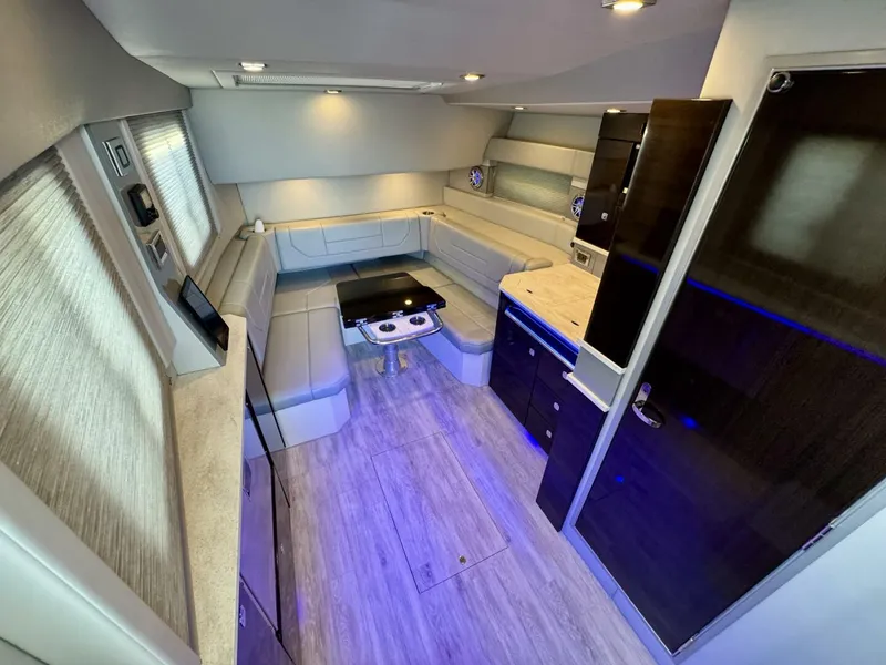 Slide: The Image of Salon 2019 Formula 43 Take A Break - 5149014