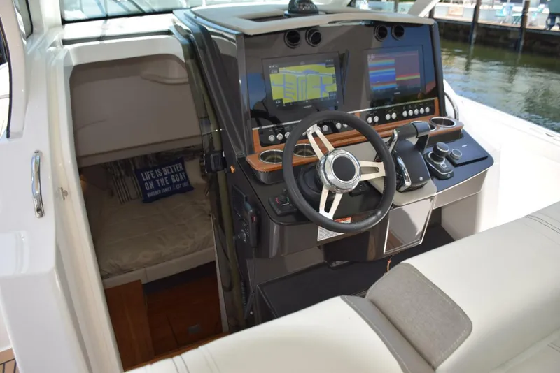 Slide: The Image of Cabin Door Slides Away Under Console When Open - 5367525