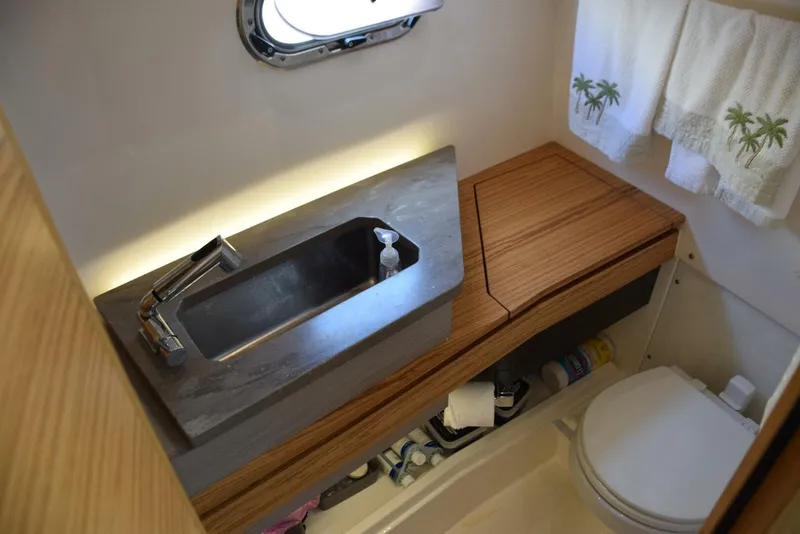 Slide: The Image of Enclosed Head with Vanity and Portlight - 5367541