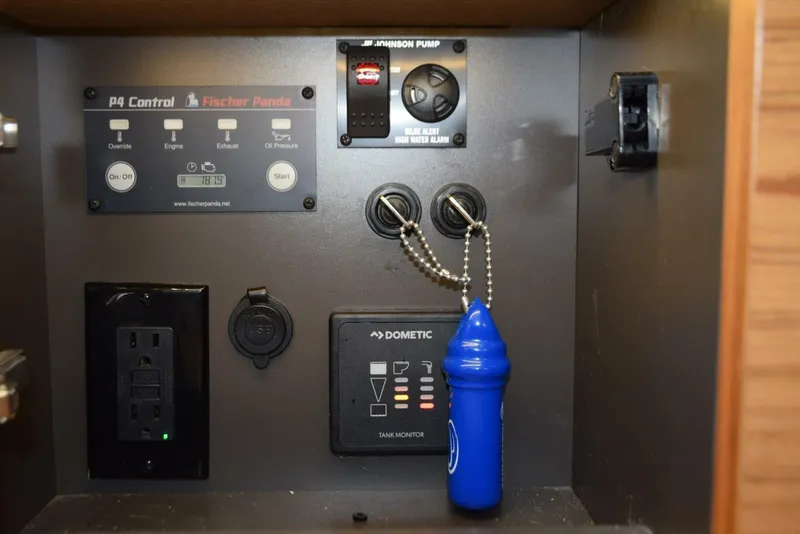 Slide: The Image of Engine Keys, Gen Panel, High Water Alarm, Water And Holding Tank Level Indicator - 5367544