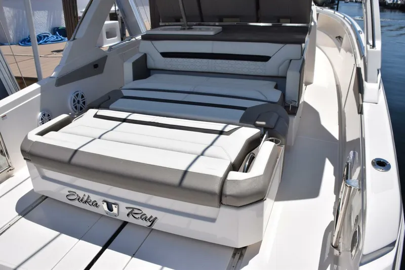 Slide: The Image of Starboard side walkway to bow - 5367551