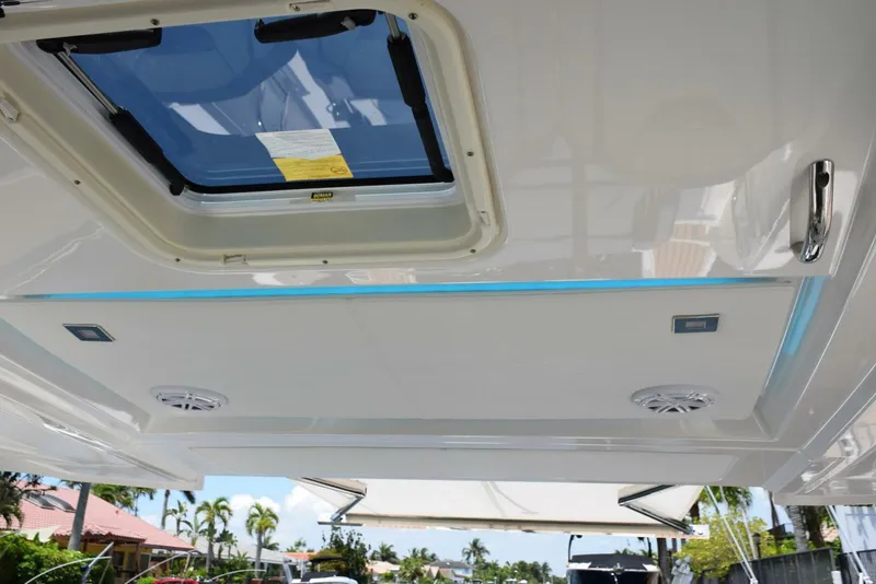 Slide: The Image of RGB Lighting under Hardtop and on Aft Serving Counter - 5367561