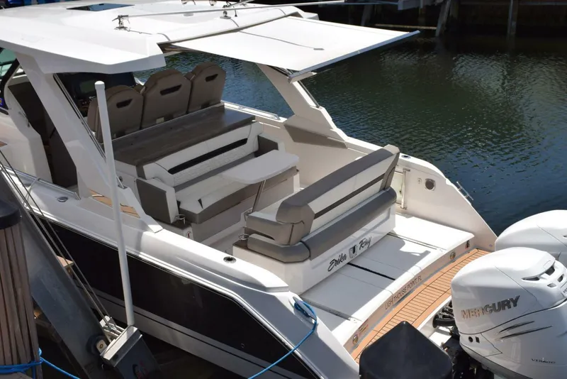 Slide: The Image of Cockpit Shade Extended And Aft Lounge Moved Forward - 5367564