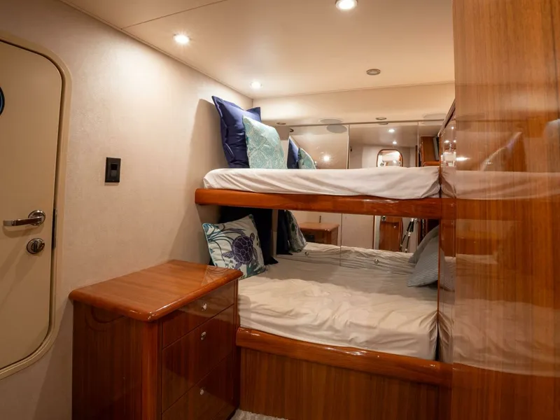 Slide: The Image of Viking 74 STREAM RUNNER- Crew Quarters 2005 Viking Enclosed STREAM RUNNER - 7674370