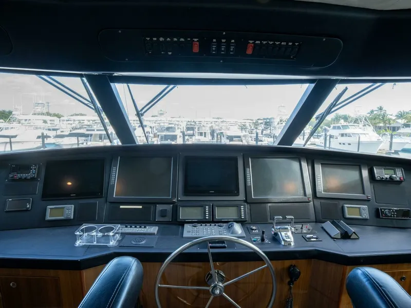 Slide: The Image of Viking 74 STREAM RUNNER- Flybridge Helm 2005 Viking Enclosed STREAM RUNNER - 7674363