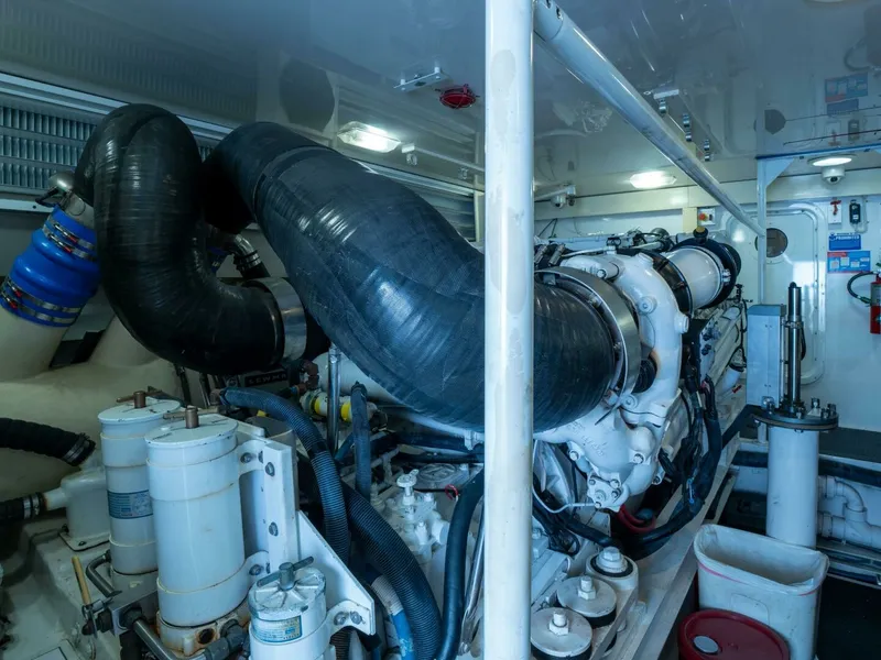 Slide: The Image of Viking 74 STREAM RUNNER- Engine Room 2005 Viking Enclosed STREAM RUNNER - 7674374