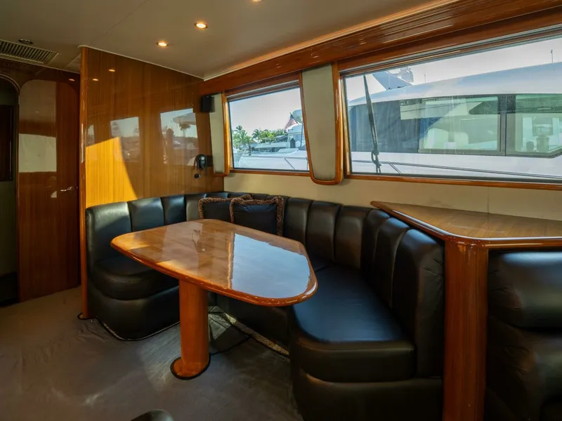 Slide: The Image of Viking 74 STREAM RUNNER- Dinette 2005 Viking Enclosed STREAM RUNNER - 7674358