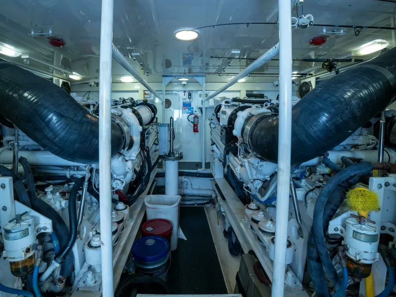 Slide: The Image of Viking 74 STREAM RUNNER- Engine Room 2005 Viking Enclosed STREAM RUNNER - 7674372