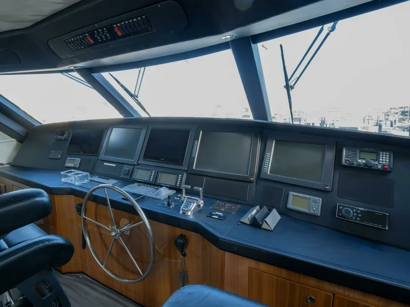 Slide: The Image of Viking 74 STREAM RUNNER- Flybridge Helm 2005 Viking Enclosed STREAM RUNNER - 7674364