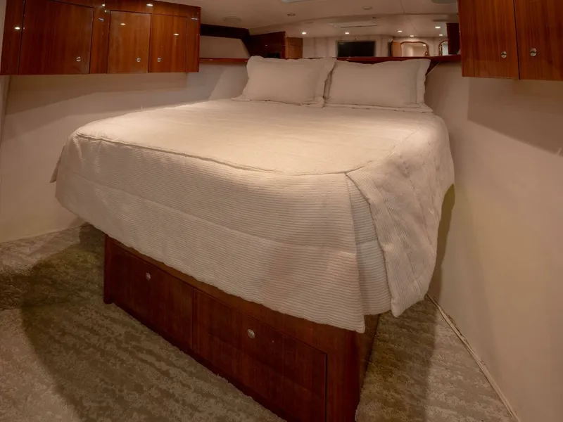 Slide: The Image of Viking 74 STREAM RUNNER- Forward Stateroom 2005 Viking Enclosed STREAM RUNNER - 7674366