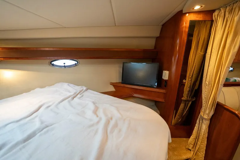 Slide: The Image of Cruisers 370 Express 2004 - 5149700