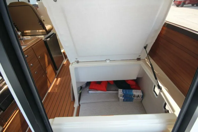 Slide: The Image of Ranger Tug R-27 Luxury Edition 2025 - 5150363