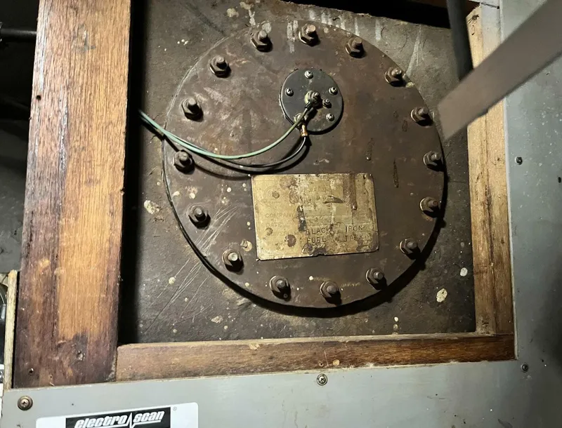 Slide: The Image of Symbol 44 Sun Deck MK II 1987 - 5150826